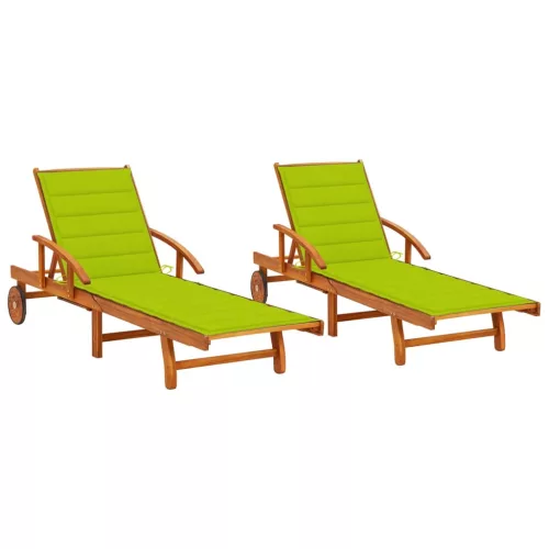 vidaXL 2 db tömör akácfa napozóágy párnákkal
