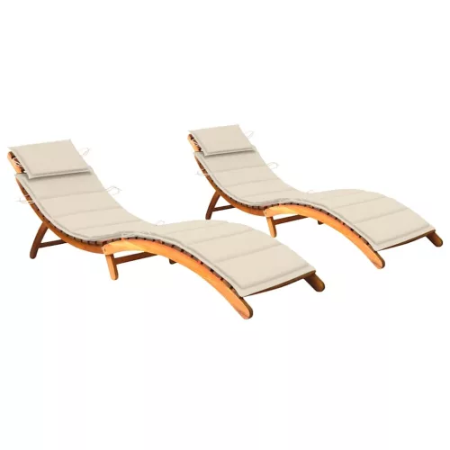 vidaXL 2 db tömör akácfa napozóágy párnákkal