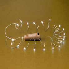   Home MLD 20/WW micro LED-es fényfüzér, 2 m / 20 db melegfehér micro LED, állófényű, átlátszó vezeték, gombelemes, dugó alakú elemtartó, beltéri kivitel